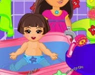 لعبة استحمام دورا واختها الصغيرة
